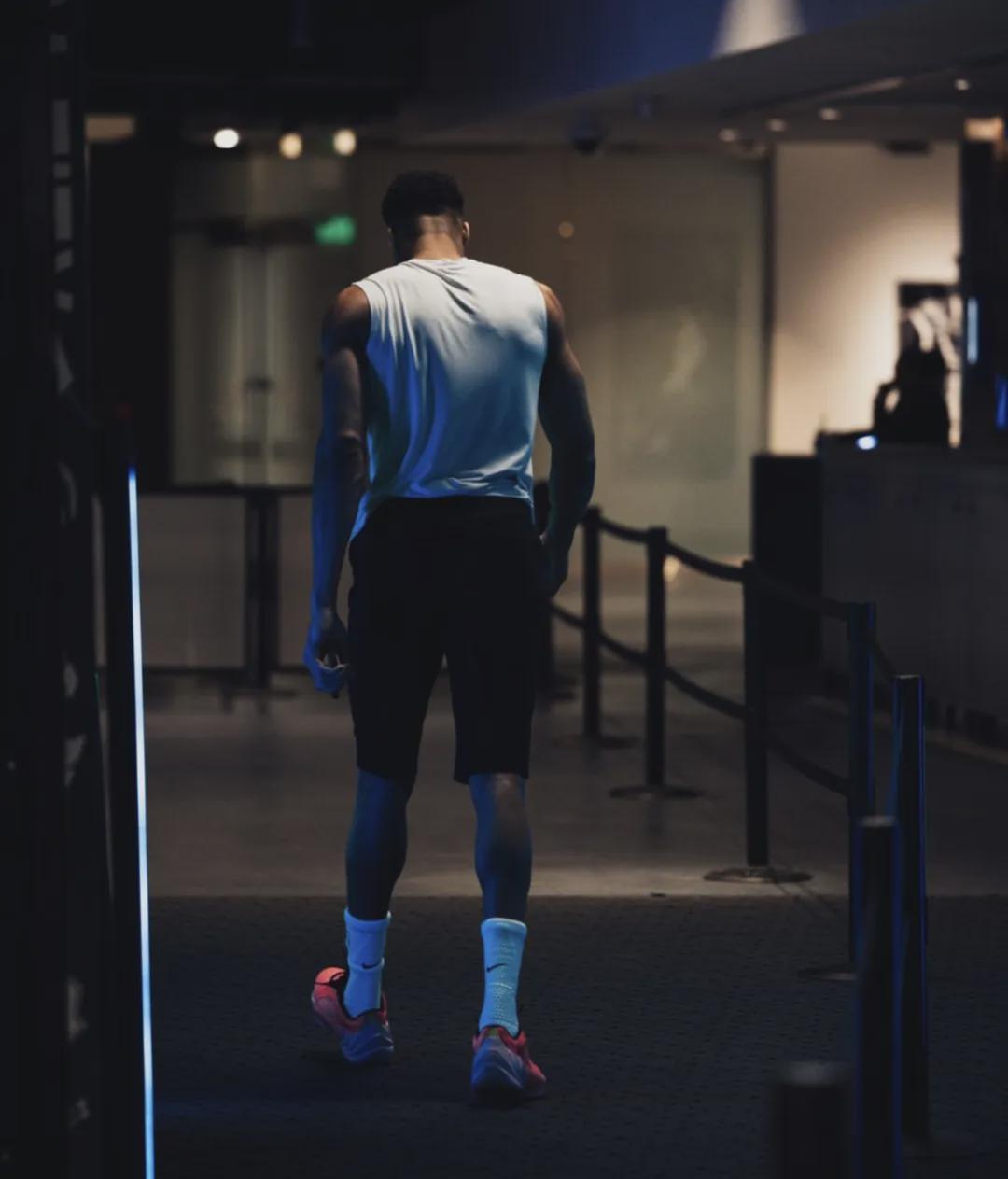 九游娱乐平台-4年4次最佳一阵+2次票王，却只赢过一轮系列赛！他也开始变老了？